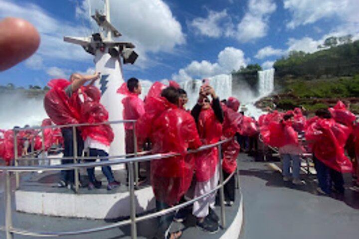 Fallsview Tours Niagara Falls Parkway Walk from Casino Niagara with Boat Cruise (2/12)