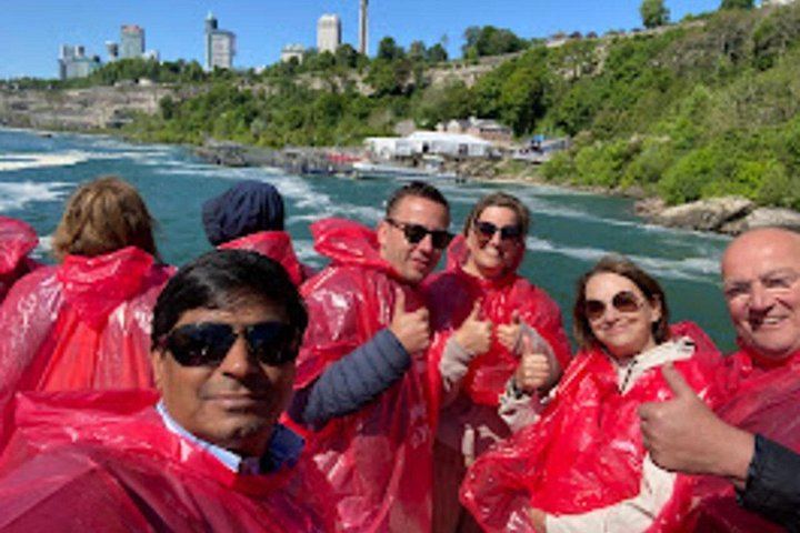 Niagara Falls Tour for 6 with Downtown Hotel Pickup, Boat Cruise, Skylon and Maple Trail (4/12)