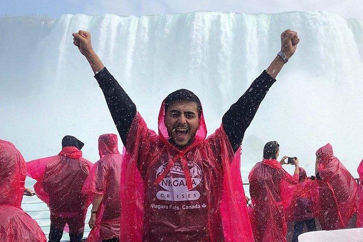 Niagara Falls Tour for 6 with Downtown Hotel Pickup, Boat Cruise, Skylon and Maple Trail (3/12)