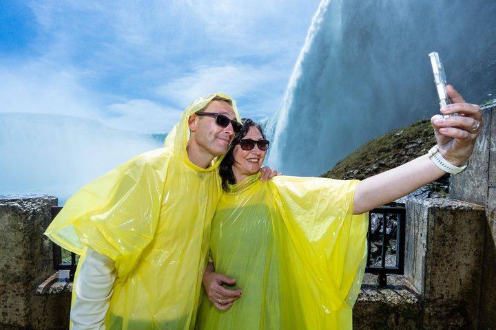 Niagara Falls Canada Helicopter Tour with Boat Cruise and Journey Behind the Falls (3/12)