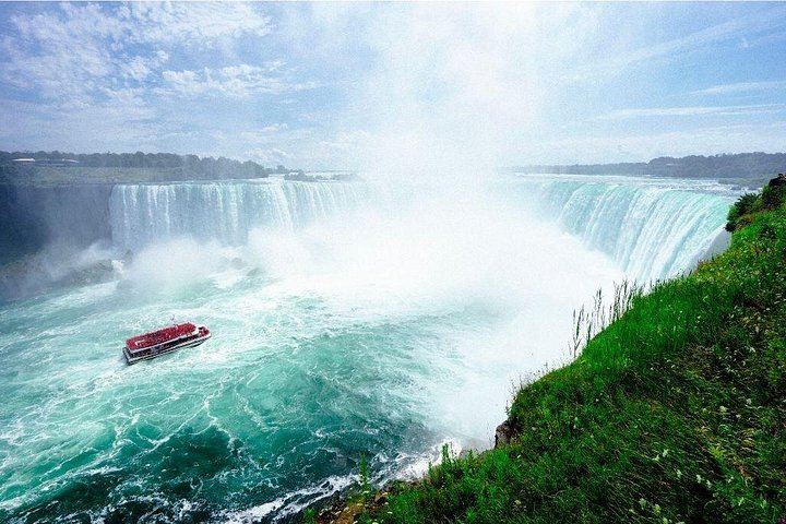 Niagara Falls Day and Evening Tour from Toronto with Boat Cruise and Optional Dinner (3/12)
