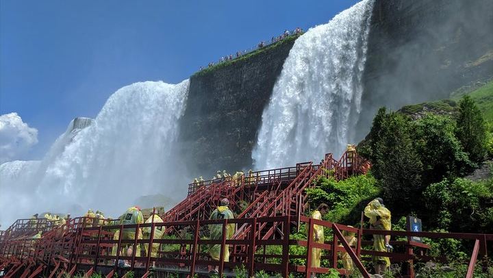 Niagara Falls Two-Country Tour by Over the Falls Tours: Boat, Cave, Skylon Tower (4/12)