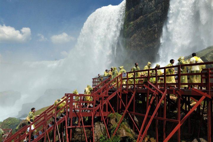 Niagara Falls Canadian Side Day Tour with Maid of the Mist and Skylon Tower (9/12)
