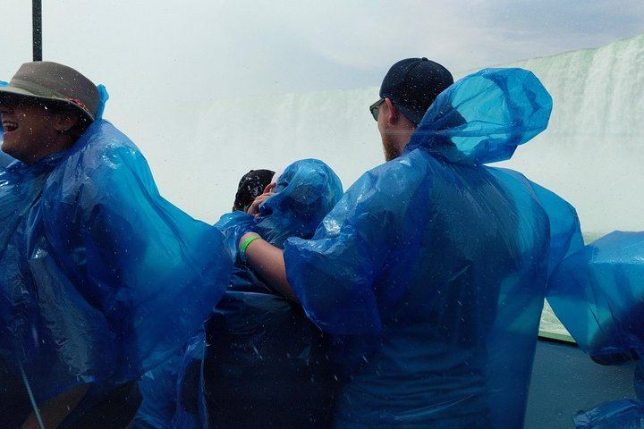 Niagara Falls Canadian Side Day Tour with Maid of the Mist and Skylon Tower (3/12)