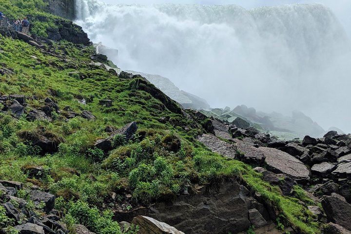Niagara Falls Canadian Side Day Tour with Maid of the Mist and Skylon Tower (6/12)