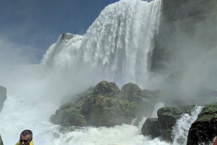 Niagara Falls Canadian Side Day Tour with Maid of the Mist and Skylon Tower (7/12)
