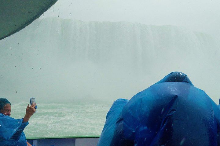 Niagara Falls Canadian Side Day Tour with Maid of the Mist and Skylon Tower (4/12)