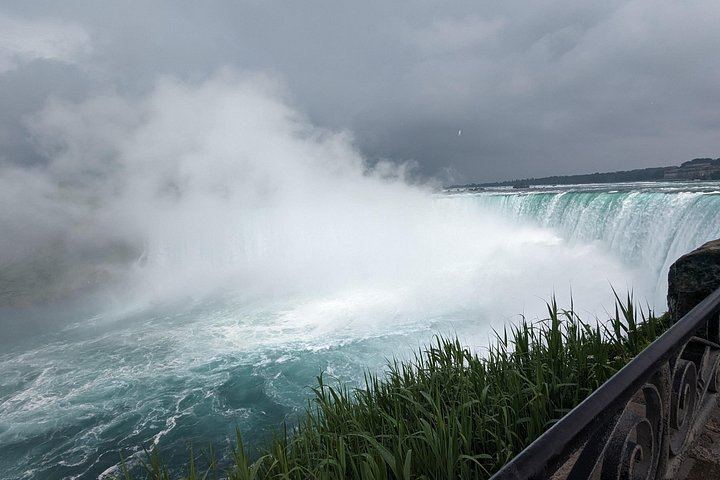 Private Niagara Falls Tour in Black Luxury SUV with Cruise, Journey and Skylon Tower (4/7)