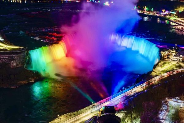 Niagara Falls Day and Evening Guided Tour with Attractions and Dinner Packages