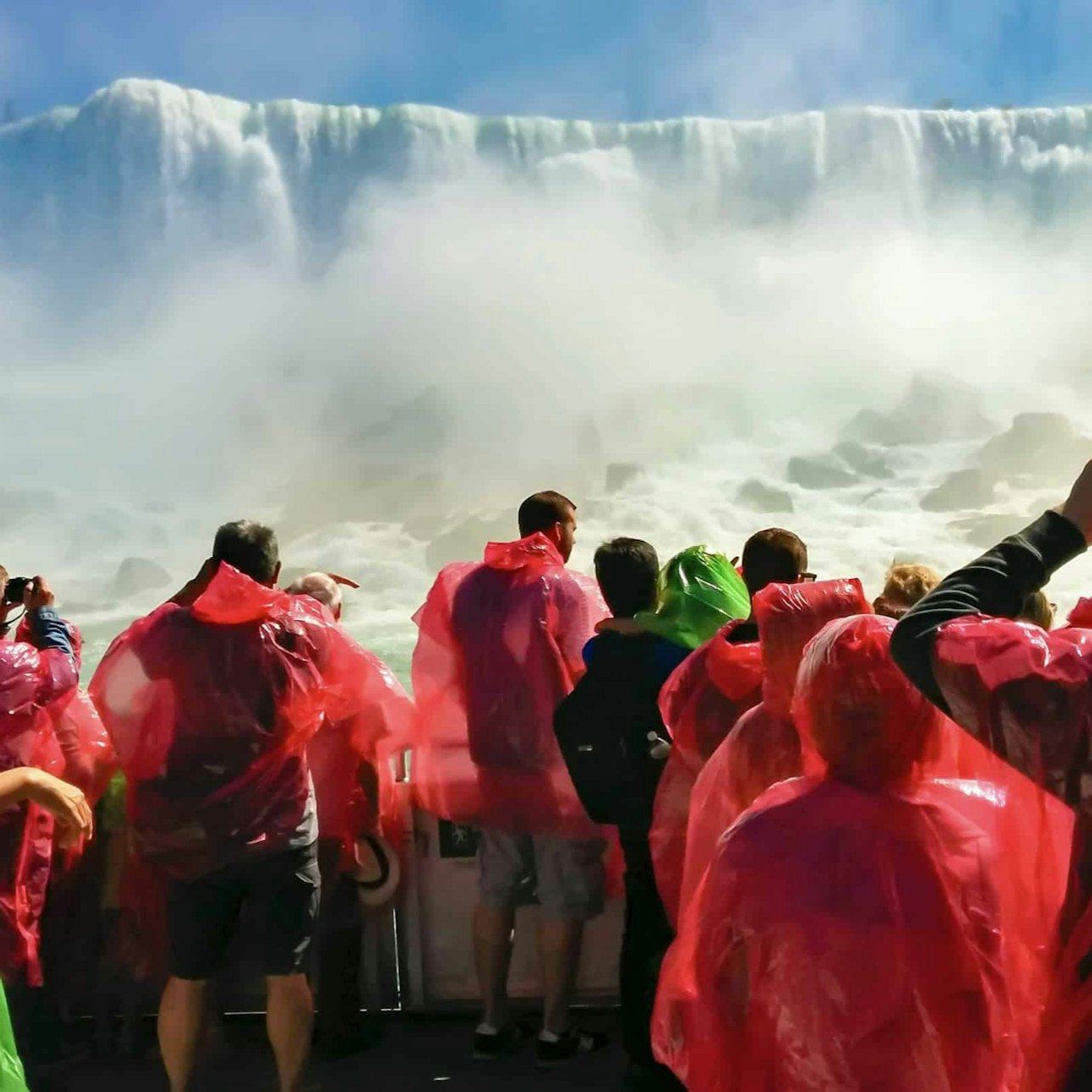 Niagara Falls Day and Evening Guided Tour with Attractions and Dinner Packages (1/12)