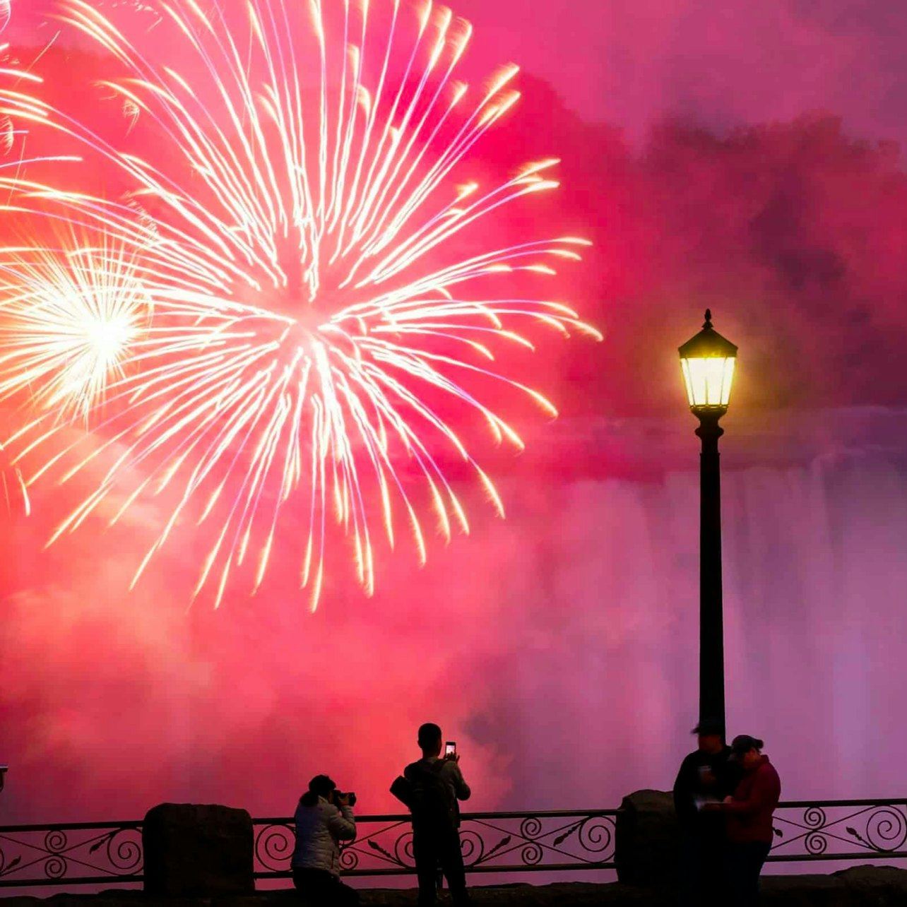 Niagara Falls Day and Evening Guided Tour with Attractions and Dinner Packages (11/12)