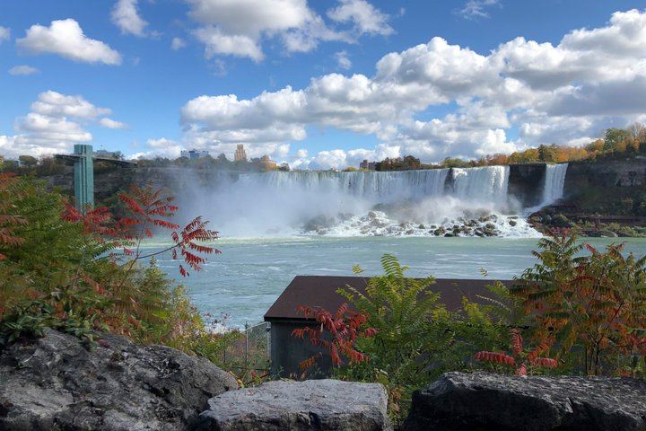 Niagara Falls Coach Day Tour from Toronto with Floral Clock and Parkway Drive (8/12)