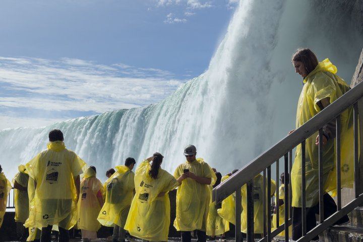 Niagara Falls Nine-Hour Day Tour from Toronto with WiFi Coach and Early Arrival (11/12)
