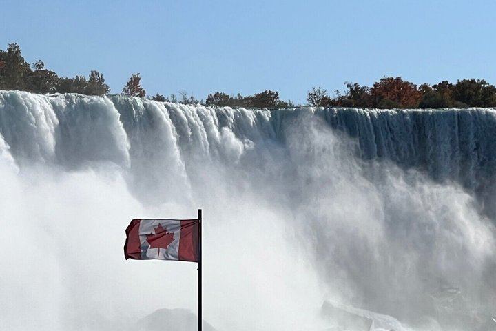 Niagara Falls Coach Day Tour from Toronto with Floral Clock and Parkway Drive (12/12)