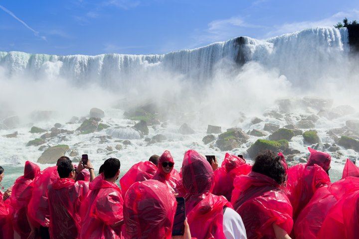 Niagara Falls Nine-Hour Day Tour from Toronto with WiFi Coach and Early Arrival (3/12)