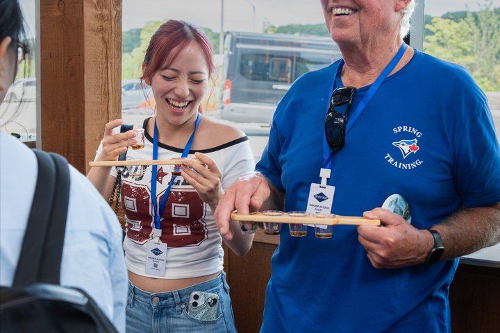 Niagara Falls Nine-Hour Day Tour from Toronto with WiFi Coach and Early Arrival (12/12)