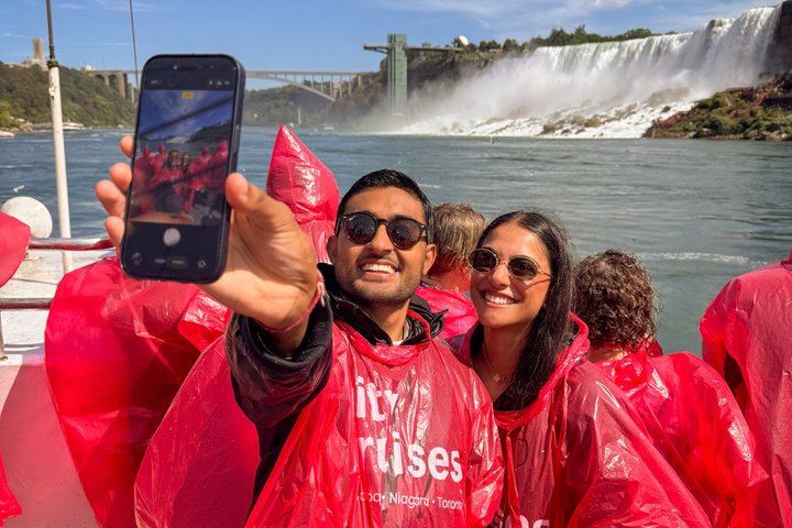 Niagara Falls Nine-Hour Day Tour from Toronto with WiFi Coach and Early Arrival (7/12)