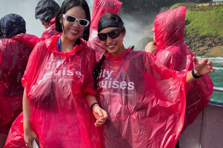 Niagara Falls Nine-Hour Day Tour from Toronto with WiFi Coach and Early Arrival (1/12)