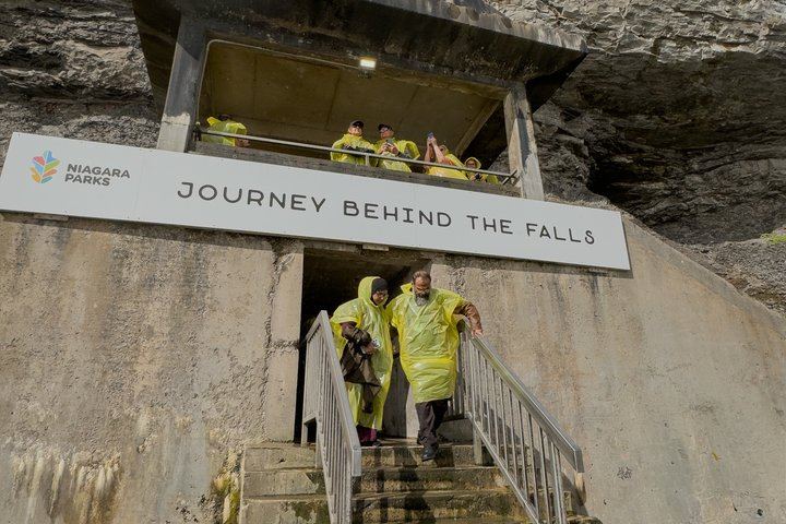 Niagara Falls Nine-Hour Day Tour from Toronto with WiFi Coach and Early Arrival (10/12)