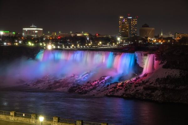 Toronto Full-Day Niagara Falls Tour with Hornblower Cruise, Maple Tasting and Fireworks