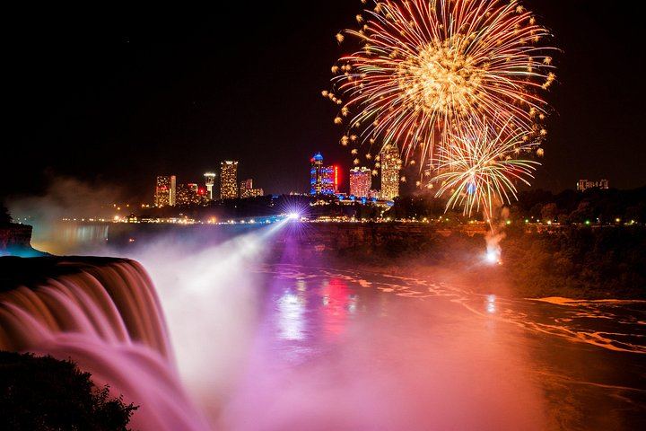 Niagara Falls USA Evening Tour with Maid of the Mist, Cave of the Winds and Illumination (1/5)