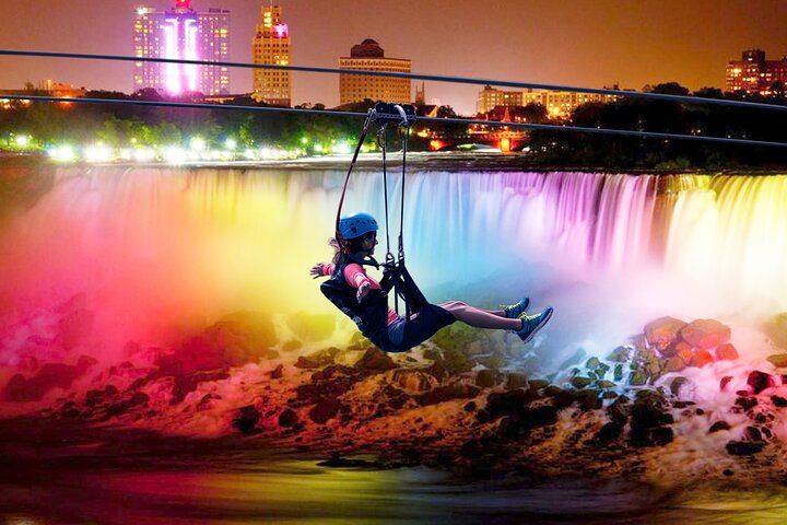 Toronto Full-Day Niagara Falls Tour with Hornblower Cruise, Maple Tasting and Fireworks (9/12)