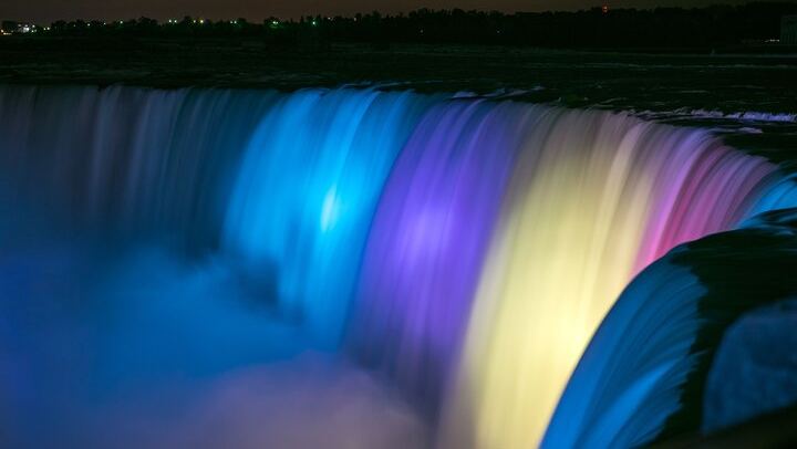 Toronto Full-Day Niagara Falls Tour with Hornblower Cruise, Maple Tasting and Fireworks (1/12)
