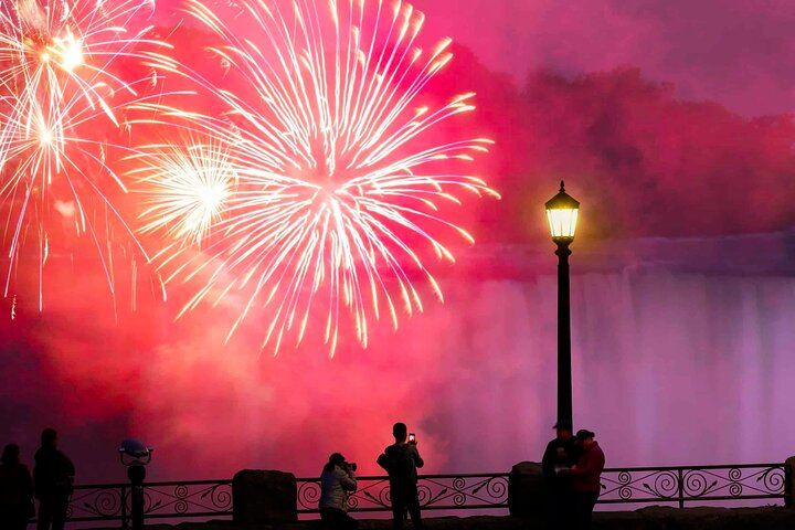 Niagara Falls Evening Minibus Tour from Toronto with Cruise, Dinner Option and Tower (11/12)