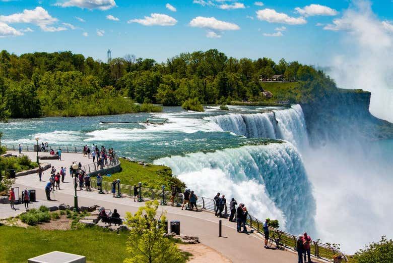 Niagara Falls Full-Day Bus Tour from Times Square with Guide, Audio or Boat Options (5/6)