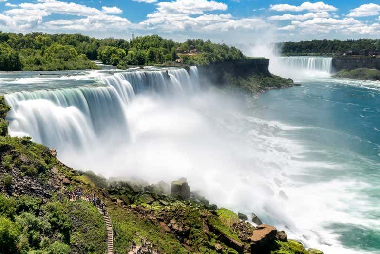 Niagara Falls Full-Day Bus Tour from Times Square with Guide, Audio or Boat Options (2/6)