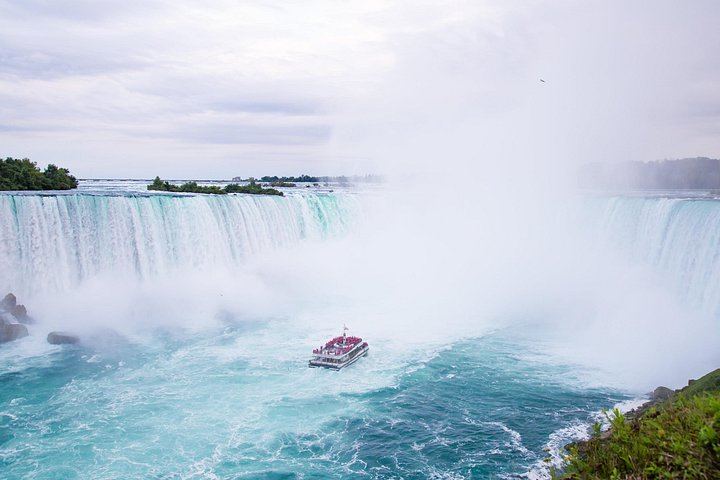 Airlink Tours Niagara Falls Coach Day Trip: Boat Cruise, Behind the Falls and Skylon (5/10)
