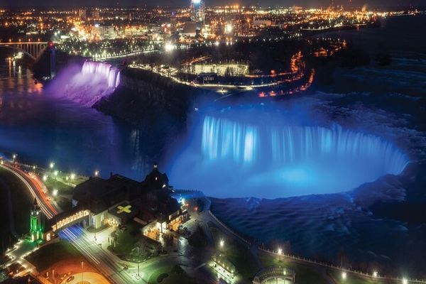 Toronto Winter Festival of Lights Bus Tour to Niagara Falls with Floral Clock and Chapel