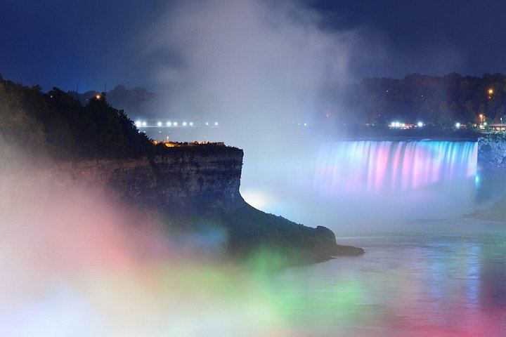 Niagara Falls Festival of Lights Evening Tour from Toronto with Maple Tasting (9/12)