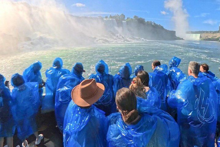 Niagara Falls Small-Group Chauffeured Tour: Boat, Cave of the Winds, Tesla Statue (1/12)