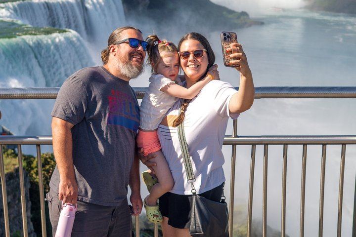 Niagara Falls Small-Group Chauffeured Tour: Boat, Cave of the Winds, Tesla Statue (7/12)
