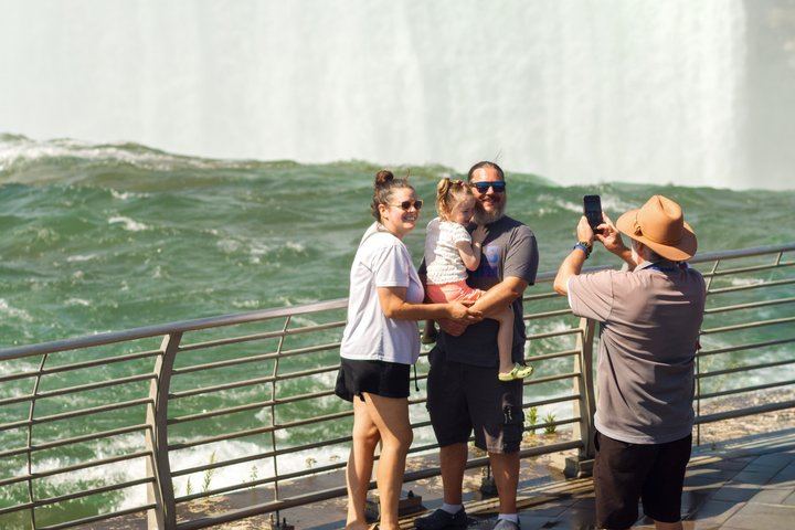 Niagara Falls Small-Group Chauffeured Tour: Boat, Cave of the Winds, Tesla Statue (4/12)