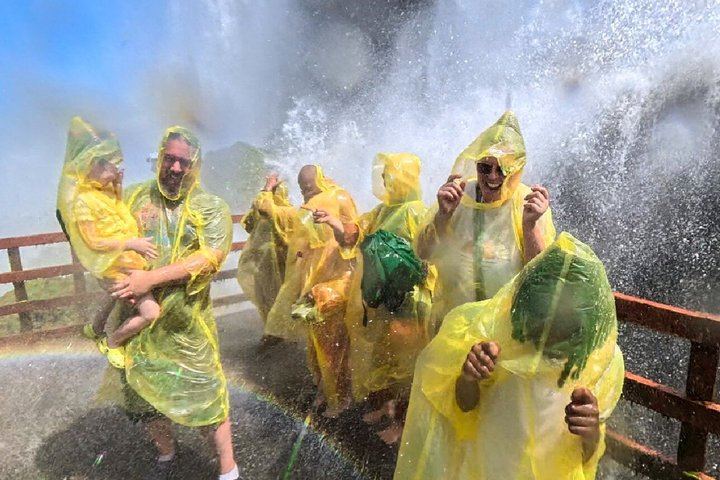 Niagara Falls Small-Group Chauffeured Tour: Boat, Cave of the Winds, Tesla Statue (3/12)