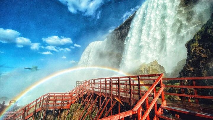 Niagara Falls Small-Group Chauffeured Tour: Boat, Cave of the Winds, Tesla Statue (2/12)