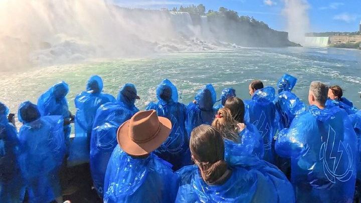 Niagara Falls Small-Group Chauffeured Tour: Boat, Cave of the Winds, Tesla Statue (1/12)