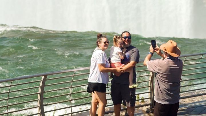 Niagara Falls Small-Group Chauffeured Tour: Boat, Cave of the Winds, Tesla Statue (4/12)