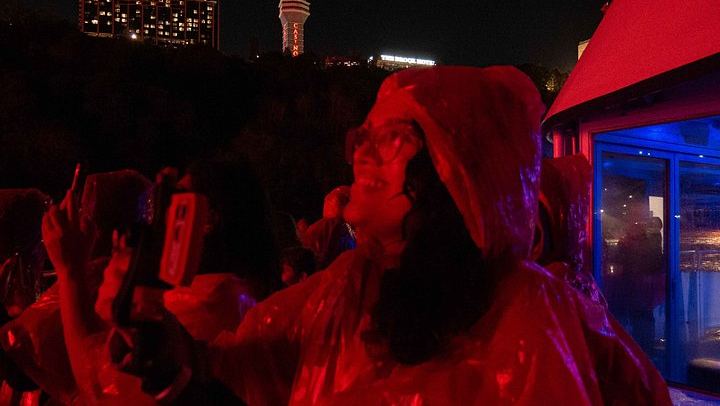 Skylon Tower Walking Night Tour with Fallsview Dinner and Fireworks Boat Cruise (3/7)
