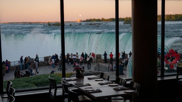 Skylon Tower Walking Night Tour with Fallsview Dinner and Fireworks Boat Cruise (1/7)
