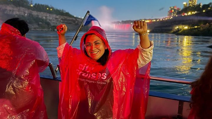 Skylon Tower Walking Night Tour with Fallsview Dinner and Fireworks Boat Cruise (4/7)
