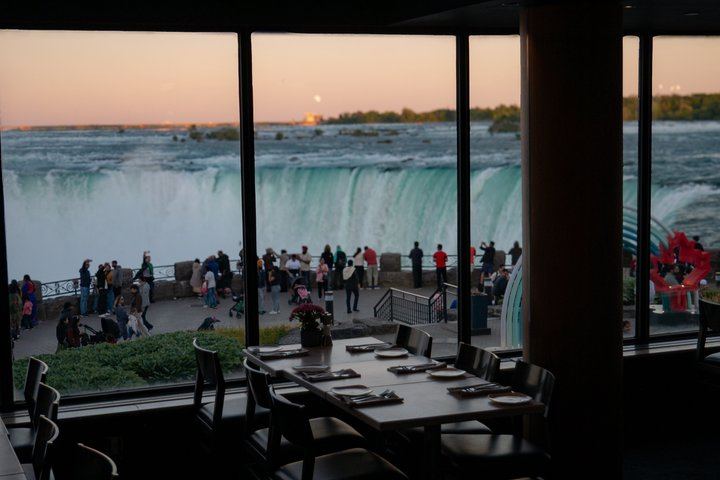 Skylon Tower Walking Night Tour with Fallsview Dinner and Fireworks Boat Cruise (1/7)