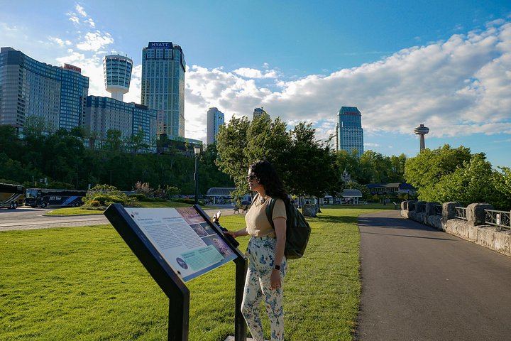 Skylon Tower Walking Night Tour with Fallsview Dinner and Fireworks Boat Cruise (5/7)