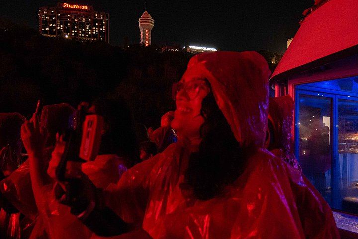 Skylon Tower Walking Night Tour with Fallsview Dinner and Fireworks Boat Cruise (3/7)
