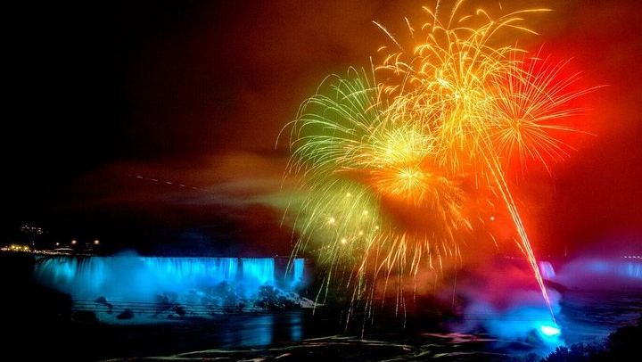Niagara Falls USA Night Walking Tour from Hard Rock Cafe with Fireworks (2/5)