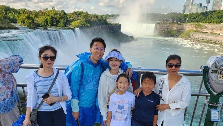 Niagara Falls NY Winter Wonderland Tour: Icicles at Cave of the Winds, Groups of 12 (2/3)