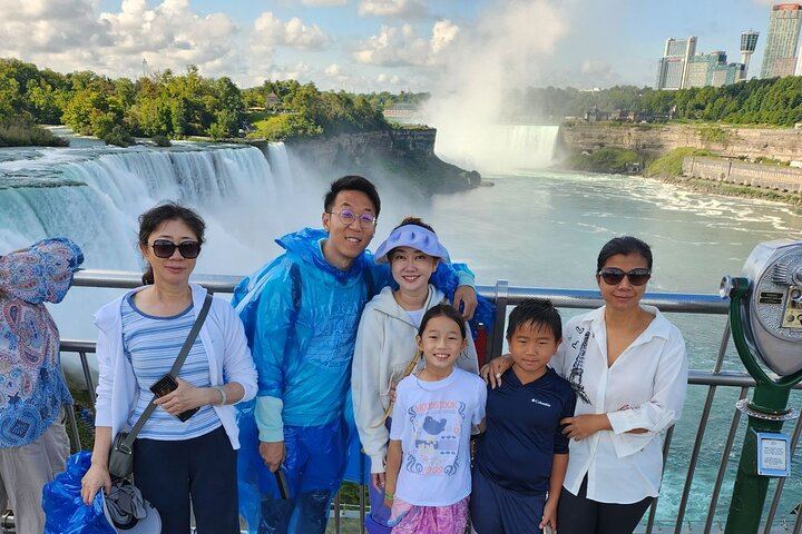 Niagara Falls NY Winter Wonderland Tour: Icicles at Cave of the Winds, Groups of 12 (2/3)