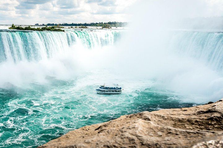 Niagara Falls Overnight Coach Day Trip from Times Square with Goat Island Stop (4/6)